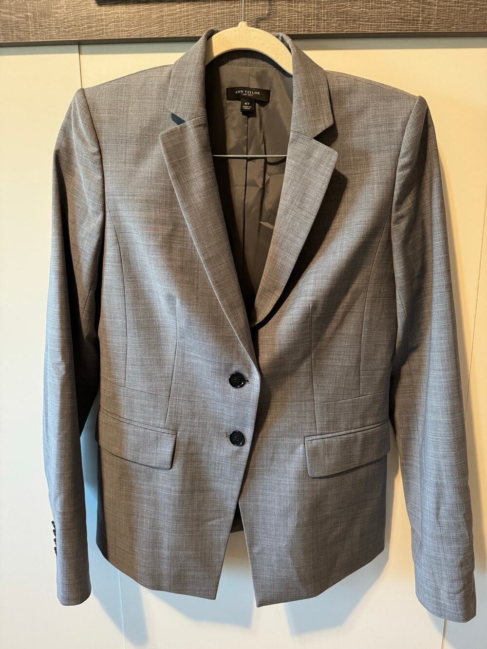 Ann Taylor Gray Wool Blend Suit Jacket Blazer Women’s Size 4T Office Career